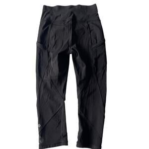 Lululemon Black Cropped Leggings Mesh Inserts Pockets Size 4